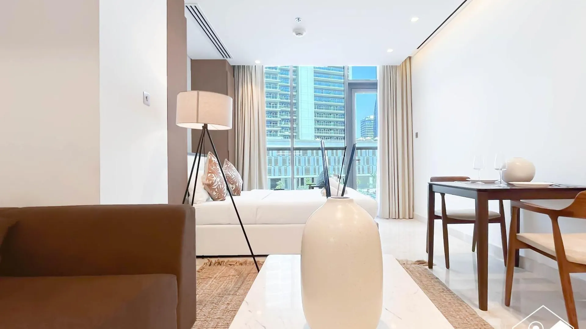 Luxury At Sterling East Studio With Park Views Dubai Apartment