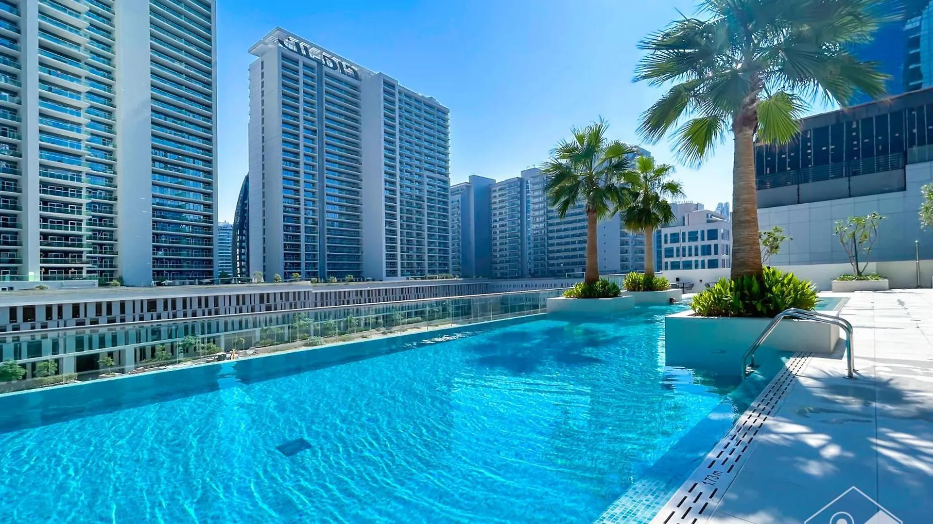 Luxury At Sterling East Studio With Park Views Dubai